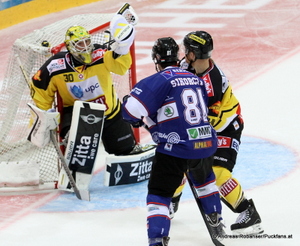 Vienna Capitals - AV19 Fehervar David Kickert #30, Ladislav Sikorcin #81, Jamie Fraser #44 © Andreas Robanser/Puckfans.at