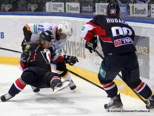 Slovan Bratislava - Severstal Cherepovets KHL - Saison 2014/15 Tomas Netik #71, Zakhar Arzamastsev  #92, Libor Hudacek  #90