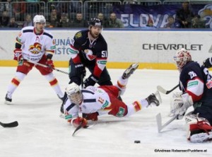 Slovan Bratislava - Jokerit Helsinki  KHL Saison 2014/2015 Petr Koukal #42, Cam Barker #51, Steve Moses  #12, Johan Backlund #26