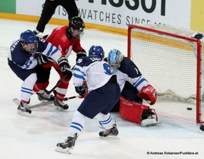 IIHF U18 World Championship 2015 1/2 Final FIN - SUI Otto Leskinen #5, Damien Riat #9,  Veini Vehviläinen #1 © Andreas Robanser/Puckfans.at 