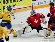 IIHF World Championship 2015 Preliminary Round SWE - SUI Filip Forsberg #9,  Leonardo Genoni #63 © Andreas Robanser/Puckfans.at 