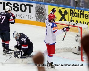 IIHF World Championship 2015 1/2 Finale USA - RUS Alexander Ovechkin #8, Connor Hellebuyck #37, Justin Faulk #27 © Andreas Robanser/Puckfans.at