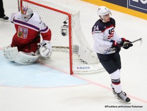2016 IIHF World Championship Russia, VTB Ice Palace, Moscow Quarter Final CZE - USA Auston Matthews #34, Dominik Furch #38 ©Puckfans.at/Andreas Robanser