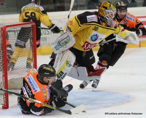 Vienna Capitals - Graz 99ers Stefan Trost #17, David Kickert #30 Albert Schultz-Eishalle ©Puckfans.at/Andreas Robanser