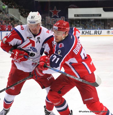 CSKA Moskau - Lokomotive Jaroslavl Anton Burdasov #71, Rushan Rafikov #87 Eispalast des Sports CSKA ©Puckfans.at/Andreas Robanser