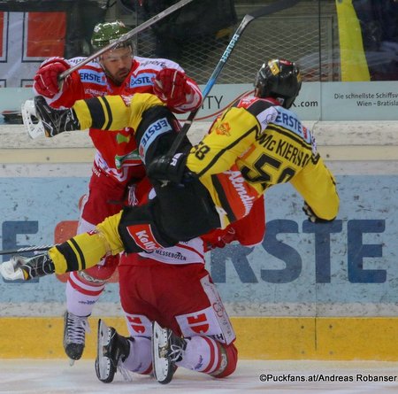 Vienna Capitals - HC Bozen Ryan McKiernan Albert Schultz-Eishalle ©Puckfans.at/Andreas Robanser