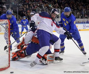 IIHF U18 World Championship Quarterfinal SWE - SVK Matej Ilencik #4, David Gustafsson #13 Arena Metallurg, Magnitogorsk ©Puckfans.at/Andreas Robanser