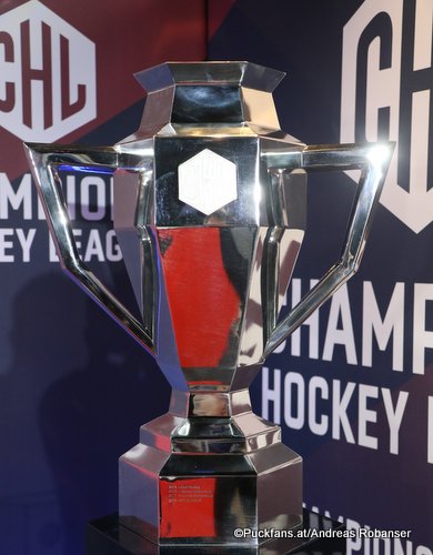 CHL Chairman Anders Ternbom, CHL CEO Martin Baumann, Draw Presenter Tessa Bonhomme, Växjö Lakers Head Coach Sam Hallam, Cardiff Devils Coach Andrew Lord Royal Arena, Copenhagen ©Puckfans.at/Andreas Robanser