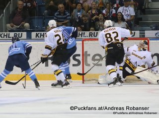 HC Slovan Bratislava - Severstal Cherepovets Matus Sukel #19, Ruslan Karlin #24, Denis Kulyash #82, Dominik Furch #38 ©Puckfans.at/Andreas Robanser