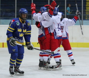 Ivan Hlinka Memorial  Filip Suchy #24, Martin Weinhold #12,  Oliver Kylington  #6, David Kase #22  © Andreas Robanser/Puckfans.at 