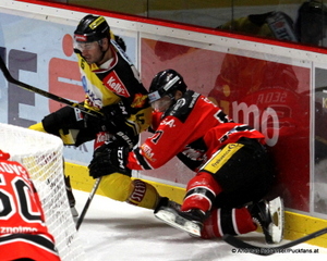 HC Orli Znojmo - Vienna Capitals Rafael Rotter #6, Jan Seda  #51  © Andreas Robanser/Puckfans.at 