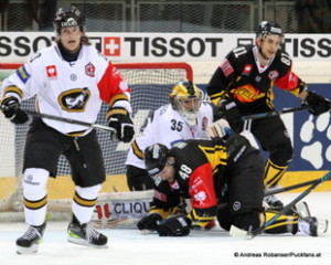 Vienna Capitals - Kärpät Oulu CHL 1/8 Final  Saison 2014/2015 Adam Masuhr #38, Iiro Tarkki #35,  Kris Foucault #81, Mikko Alikoski #29 © Andreas Robanser/Puckfans.at 