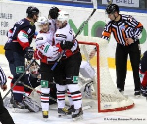 Slovan Bratislava - Avangard Omsk KHL Saison 14/15 Michal Sersen #8, Denis Parshin #27,  Sergei Kalinin #40 © Andreas Robanser/Puckfans.at 