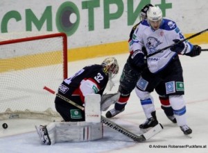 Slovan Bratislava - Barys Astana KHL Saison 14/15 Jaroslav Janus  #32, Michal Sersen #8, Dustin Boyd  #41