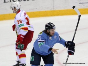 Slovan Bratislava - Jokerit Helsinki  KHL Saison 2014/15 © Andreas Robanser/Puckfans.at  Niko Kapanen #39, Tomas Netik #71