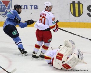 Slovan Bratislava - Jokerit Helsinki  Michal Vondrka #82, Juhamatti Aaltonen #50, Riku Helenius  #31