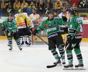 Vienna Capitals - Olimpija Ljubljana EBEL Saison 2014/15  © Andreas Robanser/Puckfans.at  Ales Music #16, Matt Zaba #1, Tom Zanoski #10, Marvin Degon #8