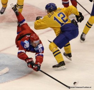 World Junior Championship 2015  Air Canada Centre, Toronto  1/2 Final Schweden - Finnland Pavel Buchnevich  #19, Victor Olofsson  #12