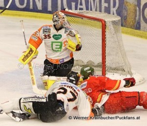 Graz 99ers - HCB Südtirol  EBEL Saison 2014/2015  Dany SABOURIN (Graz 99ers), Stephen WERNER (Graz 99ers)  & Rick SCHOFIELD (Bozen) ©Werner Krainbucher/Puckfans.at 