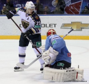 Slovan Bratislava - HK Sochi Johan Backlund #26, Cory Emmerton #25 © Andreas Robanser/Puckfans.at
