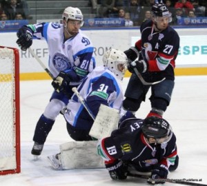 Slovan Bratislava - Dinamo Minsk KHL Saison 2014/2015 Ivan Svarny  #81, Danny Taylor  #31,   Ladislav Nagy #27, Matt Murley #19 © Andreas Robanser/Puckfans.at 