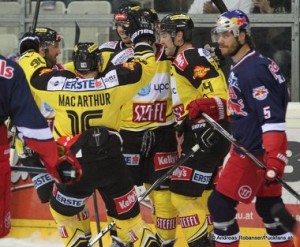 Vienna Capitals - Red Bull Salzburg Peter MacArthur #16, Jonathan Ferland #24,  Thomas Raffl  #5 © Andreas Robanser/Puckfans.at 