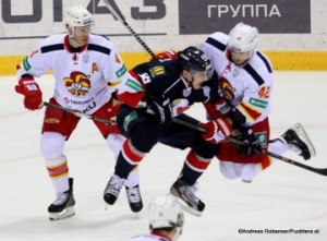 Slovan Bratislava - Jokerit Helsinki  KHL Saison 2014/2015 Ossi Väänänen #4, Andrej Stastny #59, Petr Koukal #42