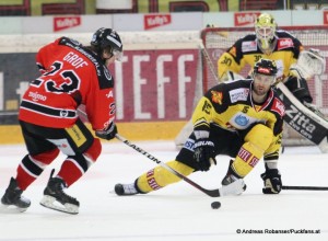 Vienna Capitals - HC Orli Znojmo  EBEL Zwischenrunde  Jakub Grof  #23, Danny Bois #15, David Kickert #30 © Andreas Robanser/Puckfans.at 