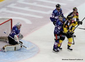 Vienna Capitals - Fehervar AV19 EBEL 1/4Finale Game 4 Saison 2014/2015  Christian Engstrand #53, Johan Ejdepalm  #4,  Rafael Rotter #6