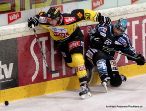 Vienna Capitals - EHC Black Wings Linz EBEL 1/2Finale Game 4 Saison 2014/2015  Mario Fischer #50, Brad Moran #20