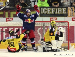 EBEL Finale Game 2 Vienna Capitals - EC Red Bull Salzburg Sven Klimbacher #29, Brett Sterling #21, Matt Zaba #1 Alle 3 Photos © Andreas Robanser/Puckfans.at