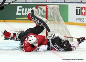 IIHF U18 World Championship SUI - CAN Mitchell Stephens #23,  Joren van Pottelberghe #30 © Andreas Robanser/Puckfans.at 