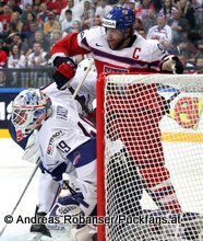 IIHF World Championship 2015 Preliminary Round CZE - FRA Florian Hardy #49, Jakub Voracek #93 © Andreas Robanser/Puckfans.at
