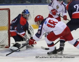 Memorial of Ivan Hlinka 2015 SVK - RUS Bratislava Jan Koziak #1, Igor Geraskin #18 ©Puckfans.at/Andreas Robanser