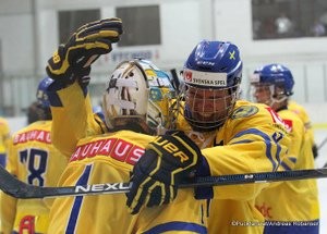 Memorial of Ivan Hlinka 2015  Beclav CZE - SWE   Filip Gustavsson #1, Jacob Cederholm #3 ©Puckfans.at/Andreas Robanser 