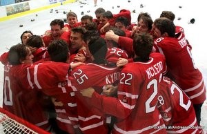 Memorial of Ivan Hlinka 2015  Breclav Finale CAN - SWE Siegesjubel Team Canada ©Puckfans.at/Andreas Robanser 