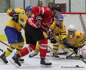 Memorial of Ivan Hlinka 2015  Breclav Finale CAN - SWE Pierre-Luc Dubois #8, Isak Wallin #30 ©Puckfans.at/Andreas Robanser 