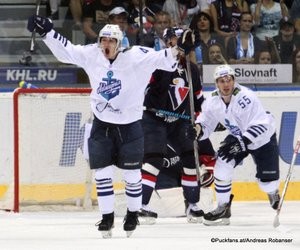 Slovan Bratislava - Admirals Vladivostok KHL Saison 2015-16 Slofnaft Arena Bratislava Kirill Voronin #41, Artyom Podshendyalov #55 ©Puckfans.at/Andreas Robanser 