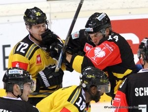Champions Hockey League Vienna Capitals - Krefeld Pinguine Albert Schultz Halle Nicolas St-Pierre #44, Patrick Peter #14 ©Puckfans.at/Andreas Robanser