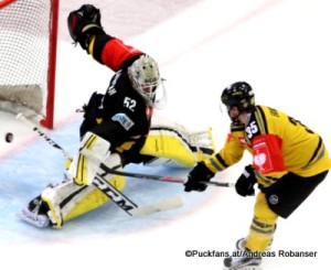 Champions Hockey League Vienna Capitals - Krefeld Pinguine Albert Schultz Halle Nathan Lawson #52, Henrik Eriksson #35 ©Puckfans.at/Andreas Robanser