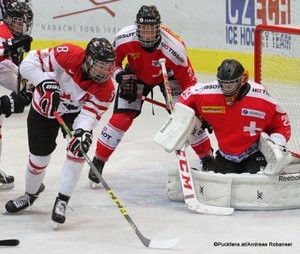 Memorial of Ivan Hlinka 2015 Beclav SUI - CAN Pierre-Luc Dubois #8, Colin Gerber #2, Philip Wüthrich #29 ©Puckfans.at/Andreas Robanser