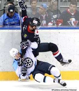 Slovan Bratislava - Sibir Novosibirsk Slovnaft Arena, Bratislava KHL Saison 2015-16 Ziga Jeglic #14, Damir Zhafyarov #18 ©Puckfans.at/Andreas Robanser 