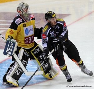 Vienna Capitals - Dornbirner EC Albert Schultz Halle EBEL Saison 2015-16 Nathan Lawson #52, James Livingston #26 ©Puckfans.at/Andreas Robanser 