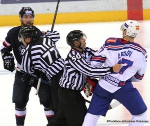 Slovan Bratislava - SKA St.Petersburg KHL Saison 2015-16 Slofnaft Arena Bratislava Cam Barker #55, Anton Belov #77 ©Puckfans.at/Andreas Robanser 