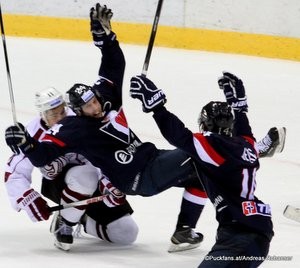 Slovan Bratislava - Dinamo Riga KHL Saison 2015-16 Slofnaft Arena Bratislava Rok Ticar #24, Ziga Jeglic #14 ©Puckfans.at/Andreas Robanser 