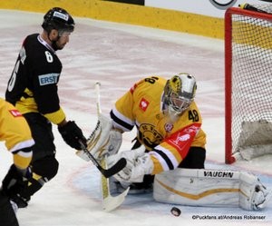 Champions Hockey League Vienna Capitals - HC Litvinov Albert Schultz Halle Rafael Rotter #6, Michael Petrásek #48 ©Puckfans.at/Andreas Robanser