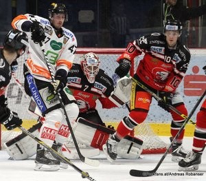 HC Orli Znojmo - EHC Black Wings Linz Zimní Stadion Znojmo EBEL Saison 2015-16 Evan Brophey #47, Patrik Nechvátal #7, David Bartos #10 ©Puckfans.at/Andreas Robanser