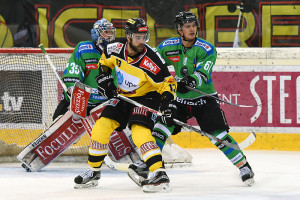 Vienna Capitals - HDD Telemach Olimpija Ljubljana Eissportzentrum Albert Schulzhalle Vienna EBEL Saison 2015-16 #35 Oliver Roy, #13 Michael Schiechl, #61 Luka Kalan ©Puckfans.at/Andreas Urban