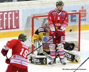 Vienna Capitals - HCB Südtirol Albert Schultz Halle EBEL Saison 2015-16 Taylor Vause #19, Nathan Lawson #52, Marco Insam #8 ©Puckfans.at/Andreas Robanser 