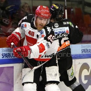 Graz 99ers - HC Innsbruck David LIFFITON (Innsbruck) & Peter MACARTHUR (Graz 99ers) ©Krainbucher Werner/Puckfans.at